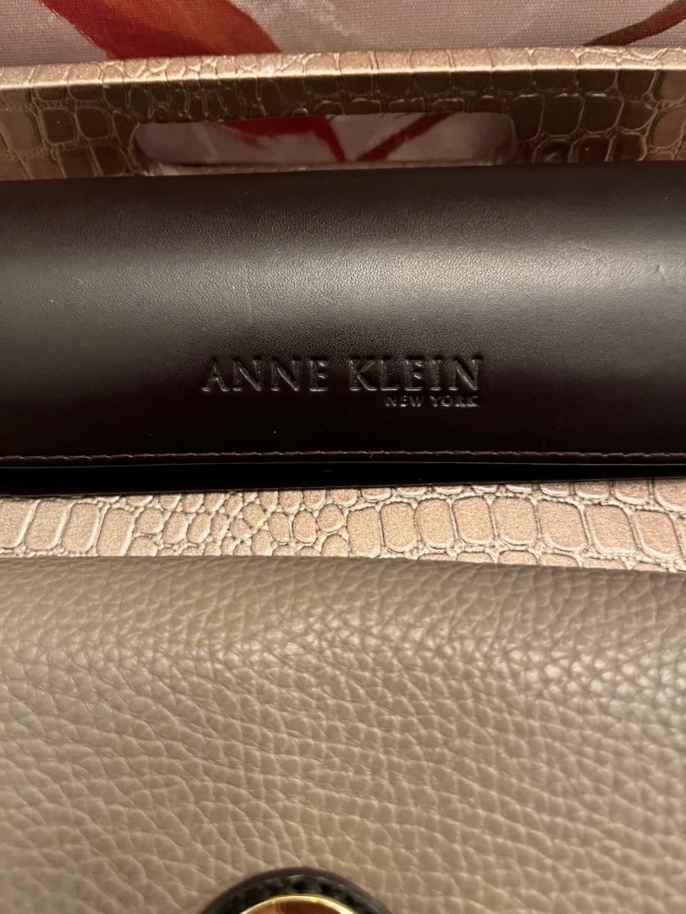 Anne Klein Black & Taupe Pebbled Leather Crossbody w/Gold Chain & Eyeglass Case - Picture 5 of 13